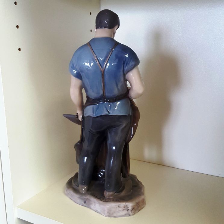 Porzellanfigur "Blacksmith" 2225 von BING & GRØNDAHL – Bild 2