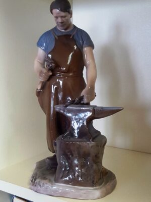 Porzellanfigur "Blacksmith" 2225 von BING & GRØNDAHL