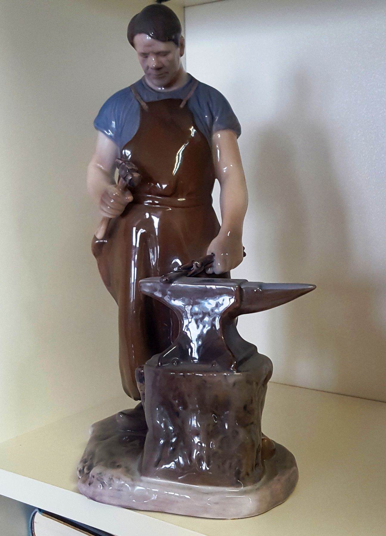 Porzellanfigur "Blacksmith" 2225 von BING & GRØNDAHL